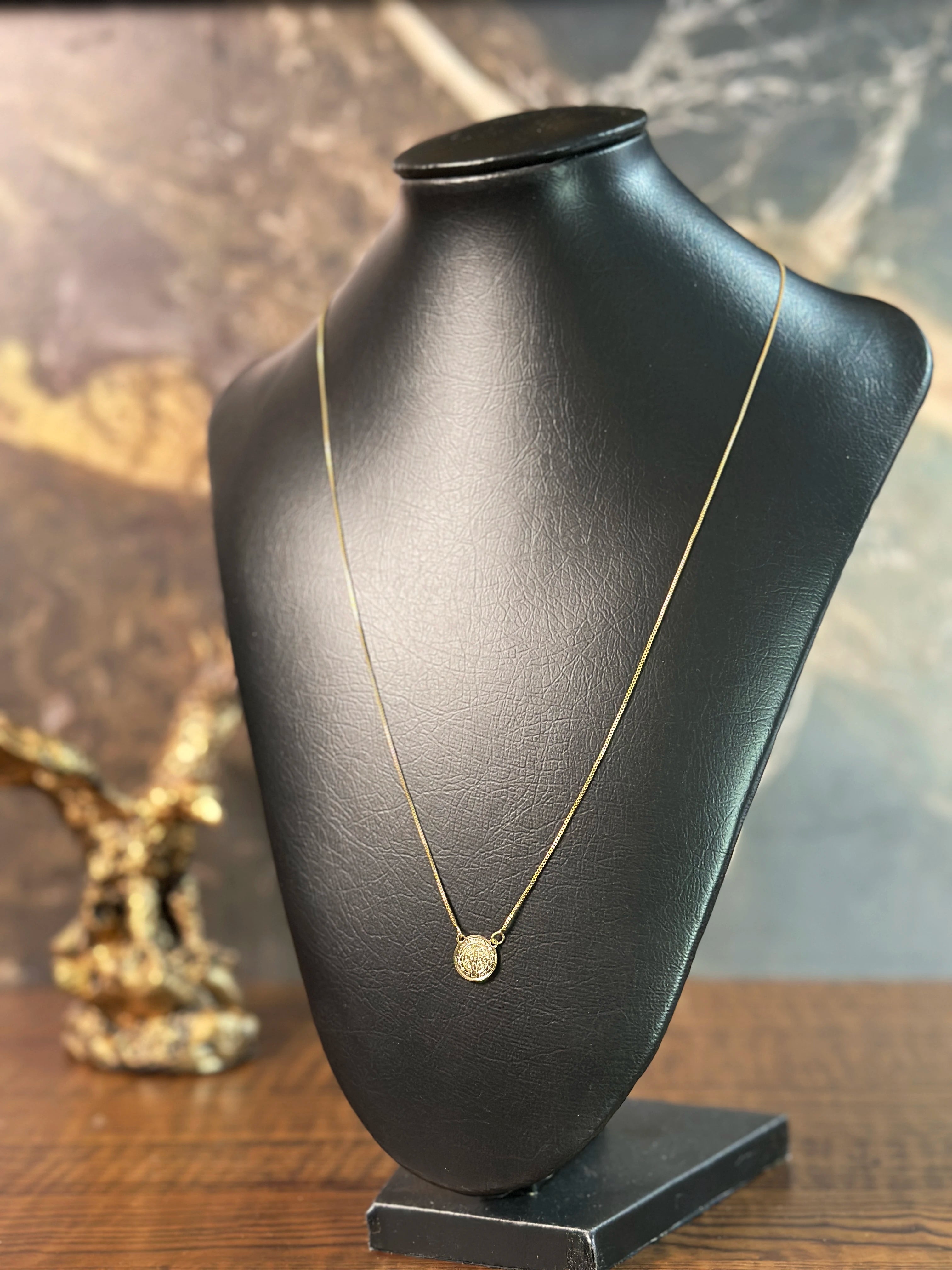 Escapulário Cadeado São Bento - Banhado a Ouro 18K